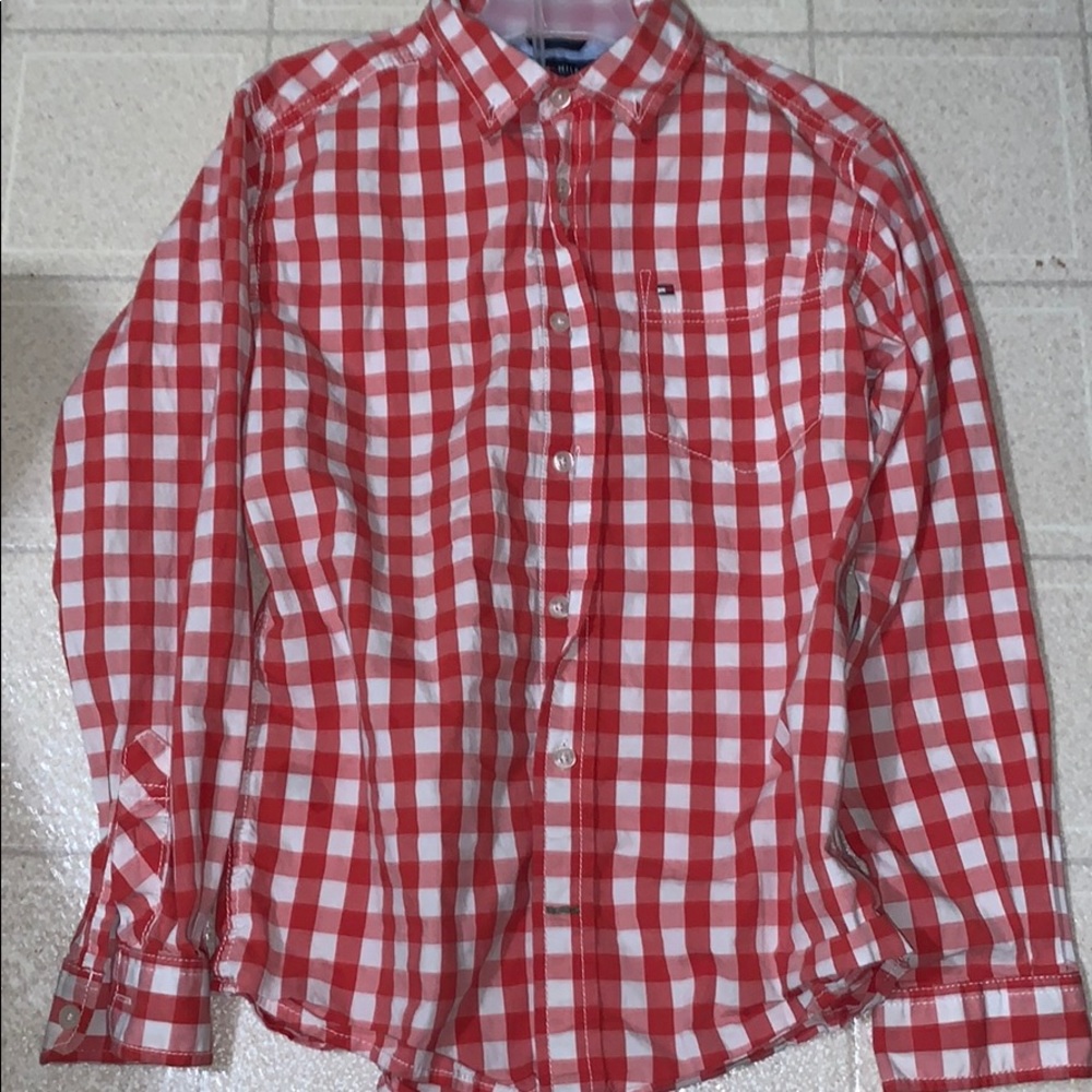 Tommy Hill figure button down red and white